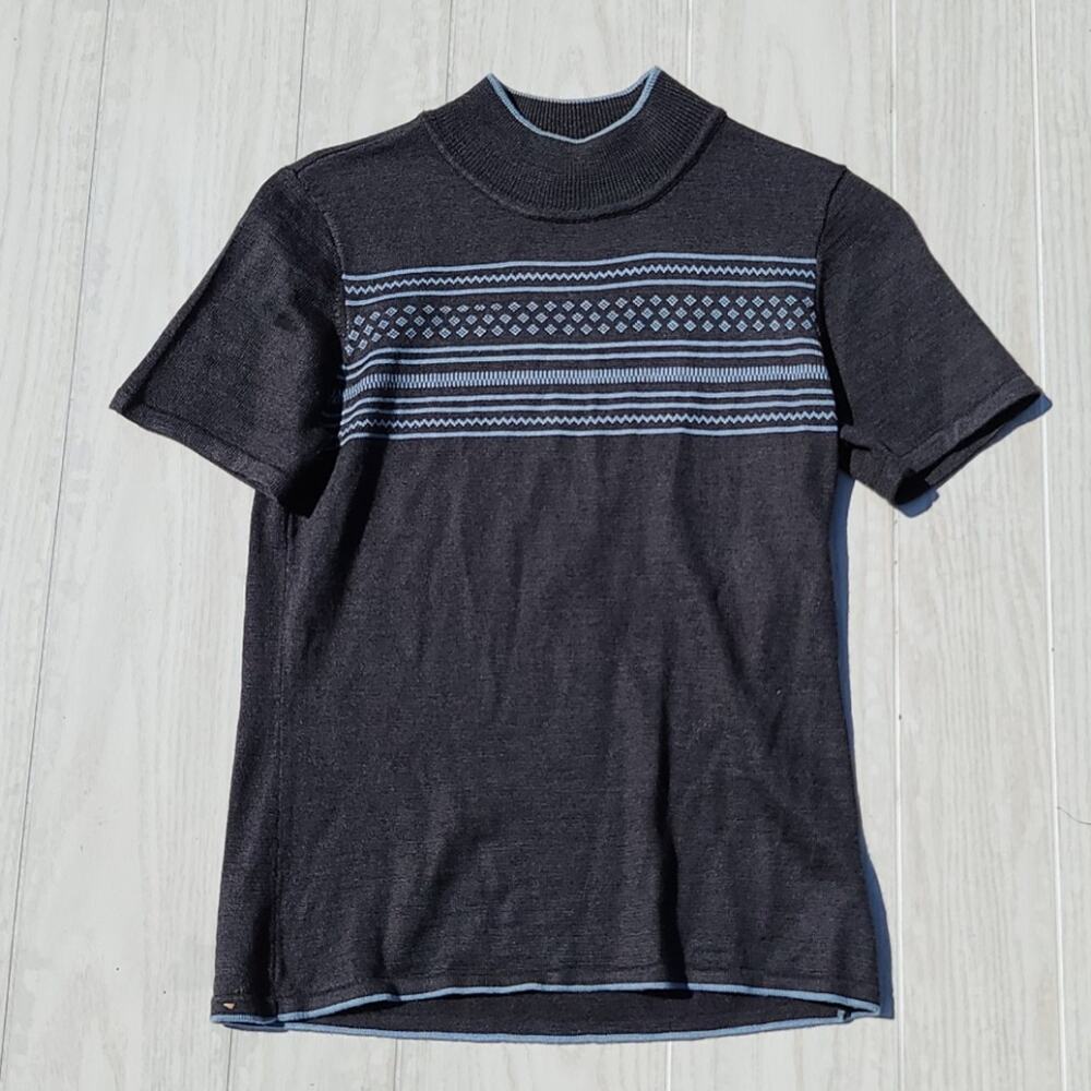 Tahari shortsleeve dark and light gray design